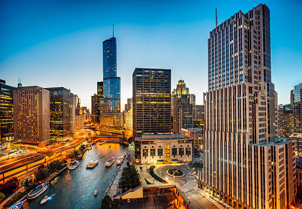 chicago skyline luftbild - michigan avenue stock-fotos und bilder