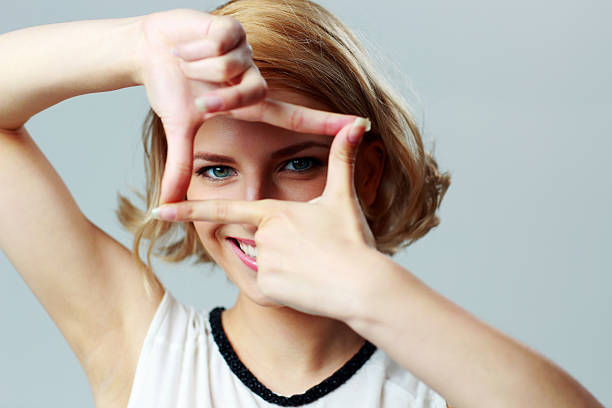 istock Beautiful woman making a hand frame 513101543