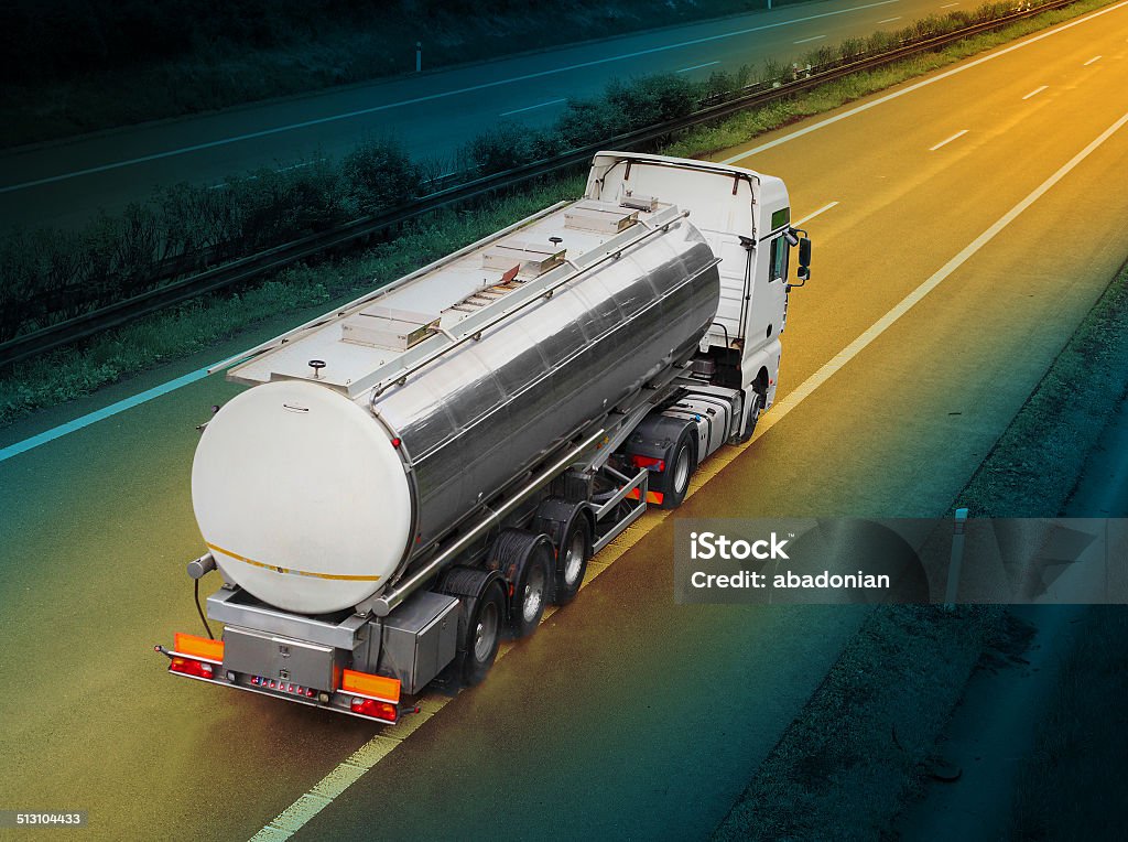 El camión cisterna - Foto de stock de Camión de peso pesado libre de derechos
