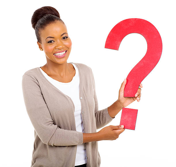 아프리카계 미국인 여성 쥠 물음표 - african descent question mark holding asking 뉴스 사진 이미지