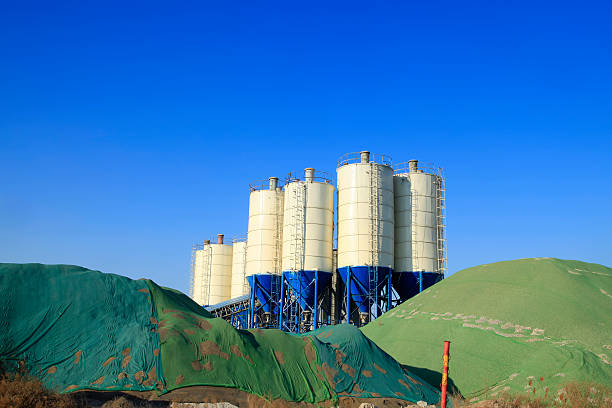 istock Concrete mixing tower. Concept of on-site construction facility. 513105834
