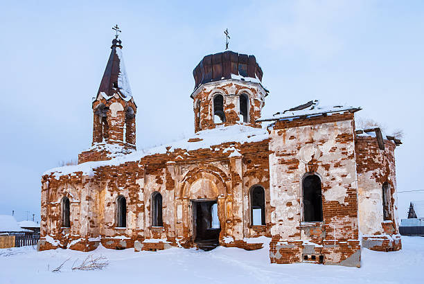 istock Abandoned Orthodox church in winter scene 513112680