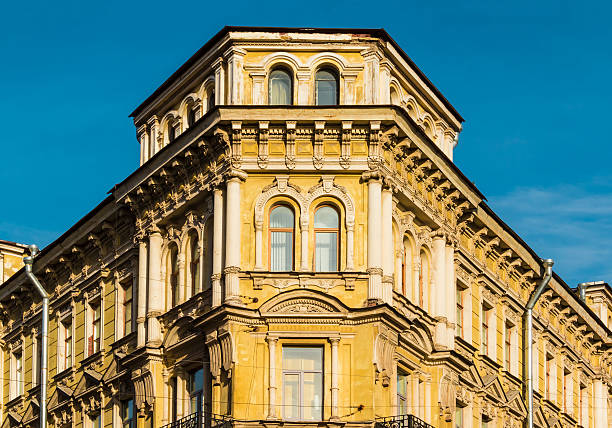 istock Corner of apartment building facade 513113640