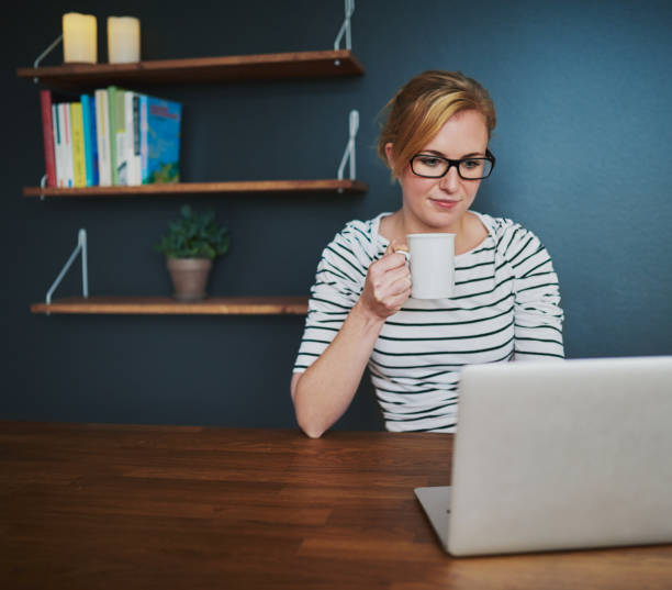 istock Female entrepreneur working at desk 513122044