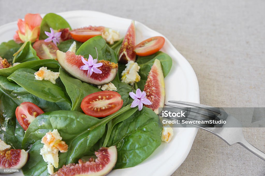 Ir verde, Figo, espinafres e Salada de queijo - Royalty-free Alimentação Saudável Foto de stock