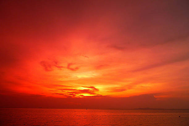 rosso tramonto - red sunset sky abstract foto e immagini stock