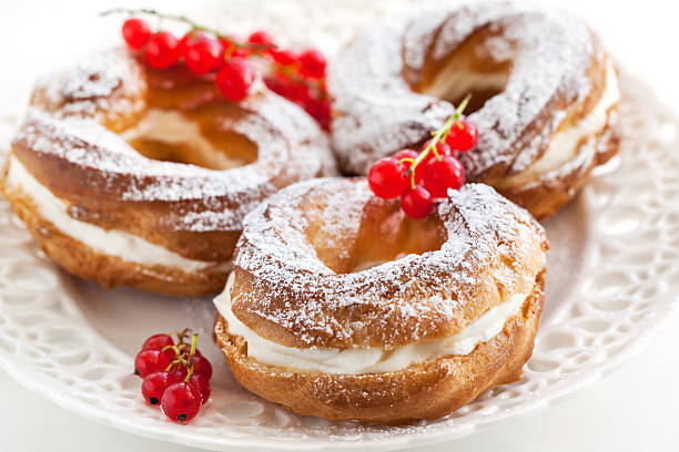 istock Cream puff rings decorated with fresh red currant 513161751