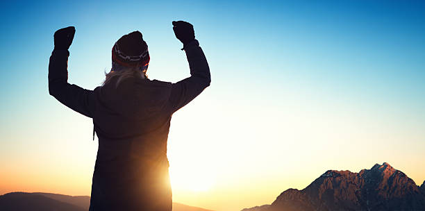 istock Sunrise On Top Of The Hill 513181301