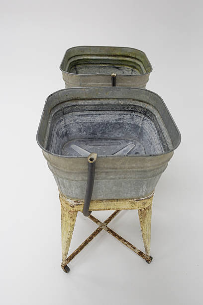 istock Vintage galvanized water basin on cart 513181461