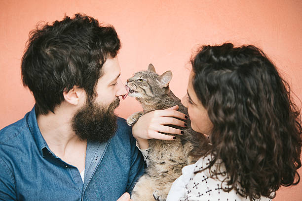 istock happy happy couple with cat 513233690