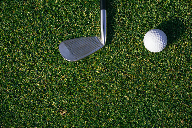 istock Golf ball and golf club 513233760