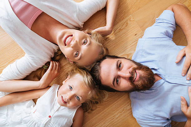 istock Smiling family 513234303