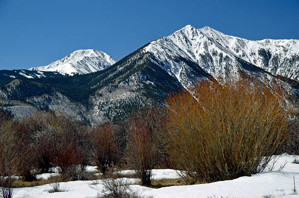 istock Mountain View from Twin Lakes Colorado 513243968