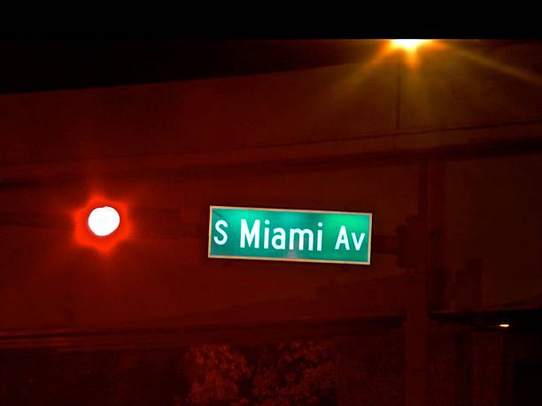 istock Red Light on S. Miami avenue 513248126