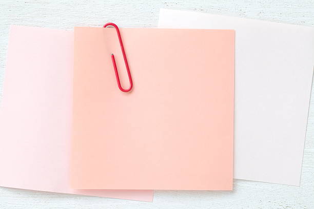 istock Blank pink note paper on wooden background 513252913