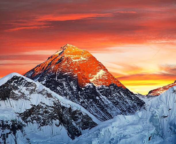 istock Evening colored view of Mount Everest from Kala Patthar 513253294