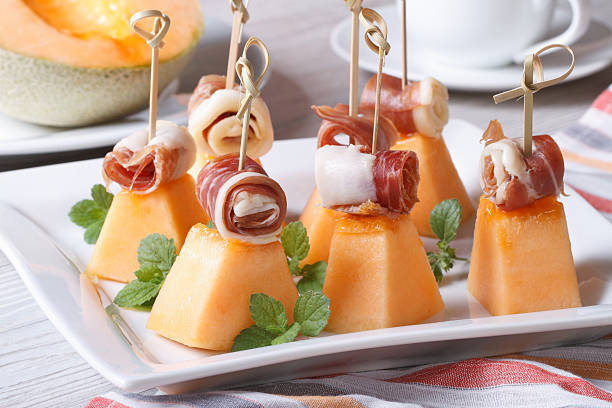 istock Italian appetizer: melon with ham on skewers horizontal 513275543