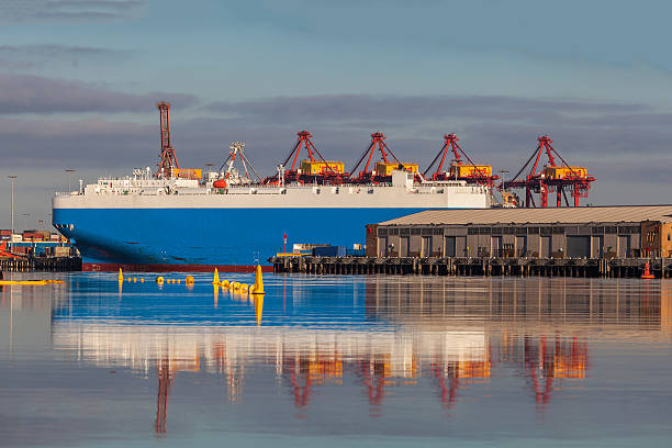 große transozeanische fracht schiff - transoceanic stock-fotos und bilder