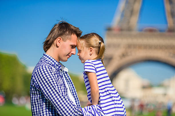 istock Father and little girl in Paris background Eiffel Tower 513300940