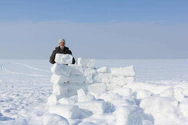 istock The man building an igloo of snow blocks 513315418