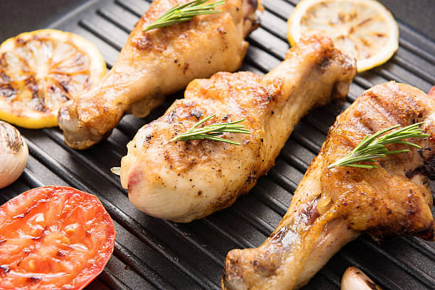 istock Grilled chicken drumstick and vegetables in a pan. 513315446