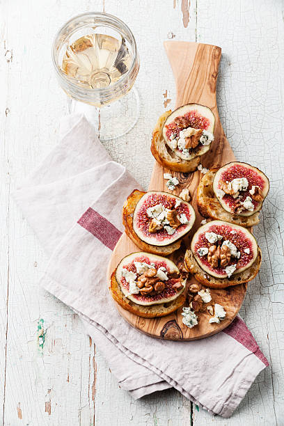 istock Bruschettas with figs, Blue cheese and walnuts 513315453