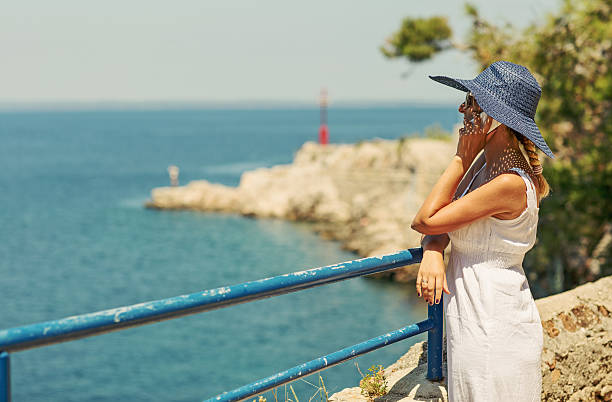 istock Summer girl using cell phone 513315637