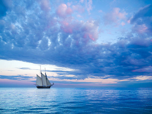 despedida - moody sky water sport passenger craft scenics - fotografias e filmes do acervo