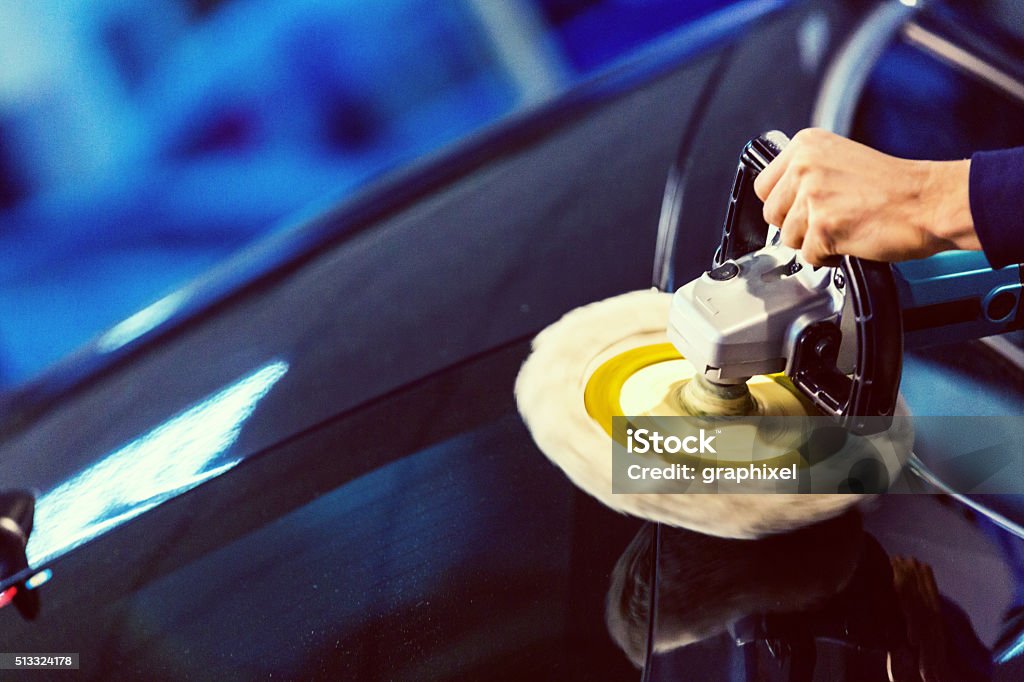 Mécanicien nettoyage voiture - Photo de Adulte libre de droits