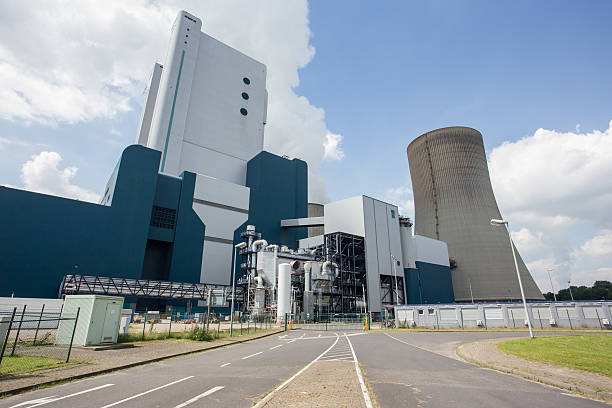 große kohle kraftwerk in deutschland - niederaußem stock-fotos und bilder