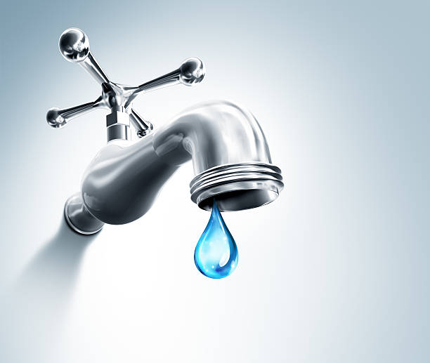 wyciek kropla wody z kranu. - leaking faucet water scarcity zdjęcia i obrazy z banku zdjęć