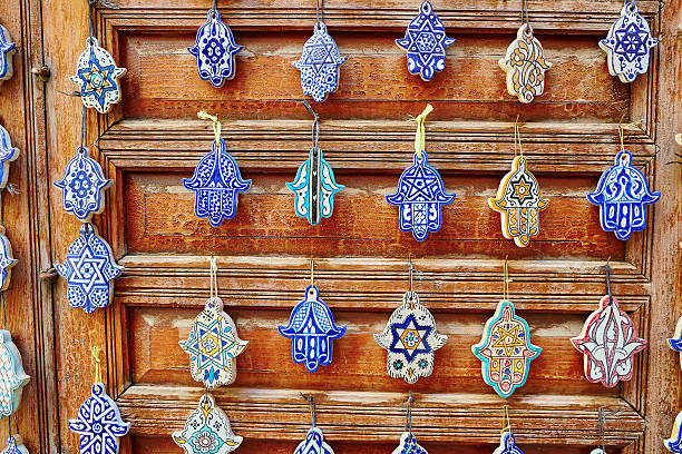 seleção de amuletos marroquino tradicional - hamsa - fotografias e filmes do acervo