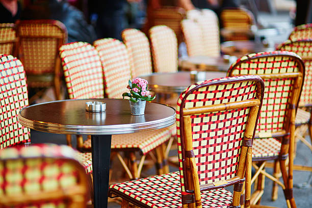istock Table of cozy Parisian restaurant 513371804