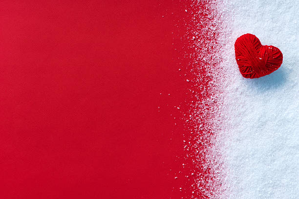 istock Red heart of red wool yarn 513380336