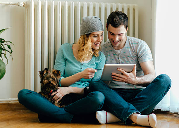 istock Happy Couple Shopping Online. 513381502