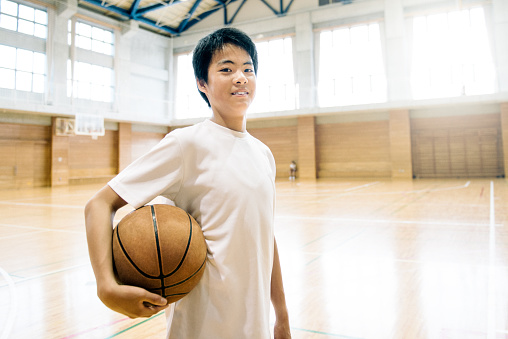 istock Japanese High School Basketball Player 513386080