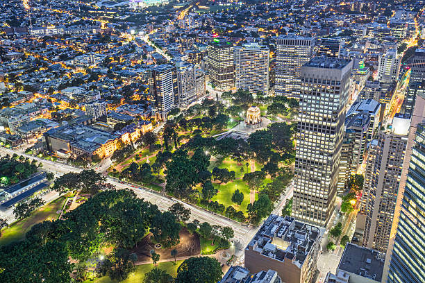 alto vista a hyde parque, de sydney en la noche - hyde park fotografías e imágenes de stock