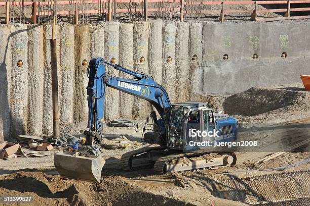 Schwere Excavator Stockfoto und mehr Bilder von Aktivitäten und Sport - Aktivitäten und Sport, Arbeiten, Arrangieren