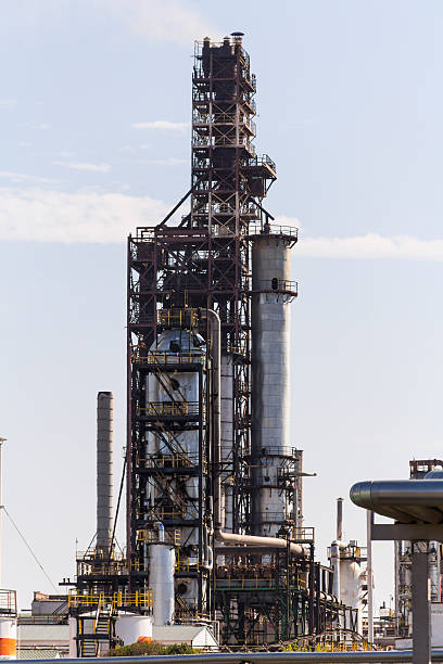 istock Industrial of refinery tower 513416090