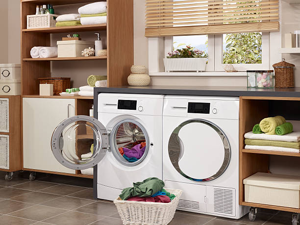 lavanderia quarto - laundromat clothes washer laundry utility room - fotografias e filmes do acervo