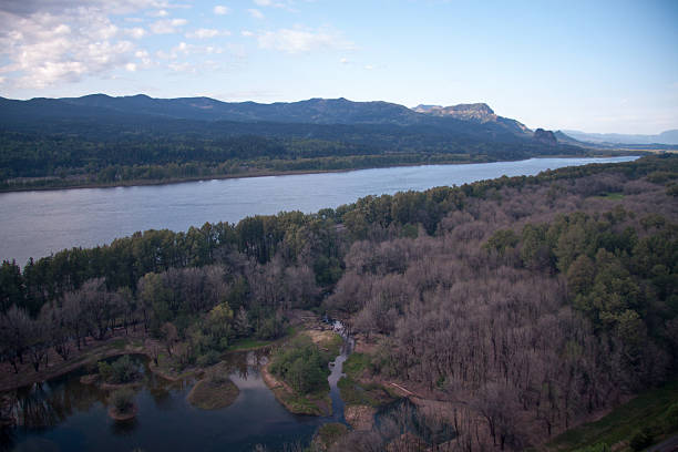 istock Gorgeous River View, Columbia River Gorge, Portland, Oregon 513418273