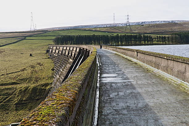 istock Baitings Dam, West Yorkshire, England, Walkway 513426170