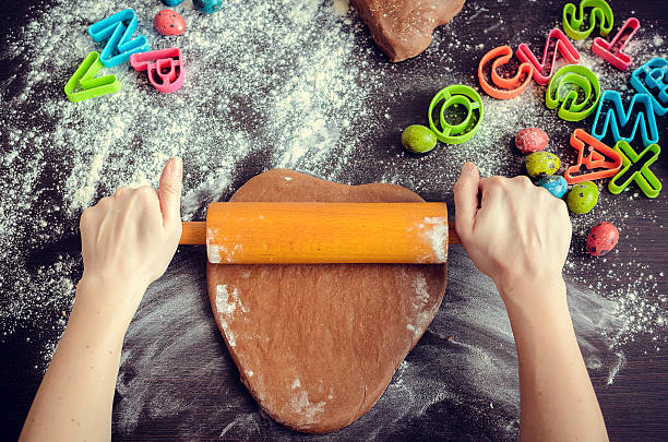 istock Woman's hands sheeting dough with rolling pin 513429118