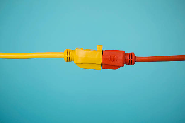 rosso e giallo spina elettrica - electric plug connection separation power cable foto e immagini stock