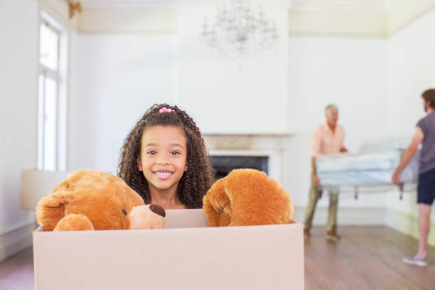 istock Young girl carrying box with teddy bear inside 513438693