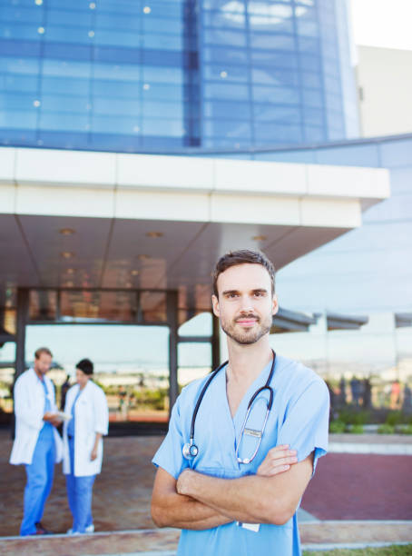 istock Nurse standing outside hospital 513439057