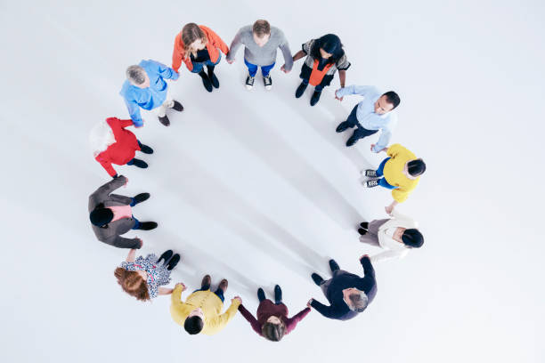 istock Business people in circle 513439393
