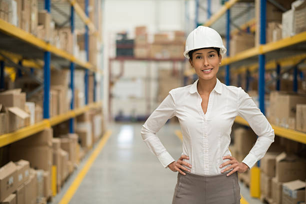 istock Business woman working at a distribution warehouse 513443972