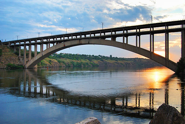 istock The bridge across the Dnieper River at sunset 513446695