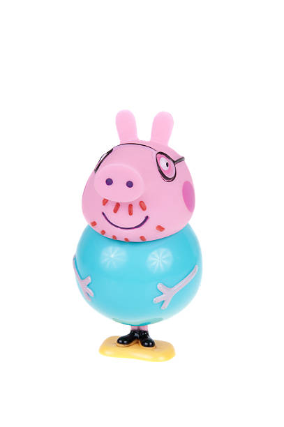 daddy cerdo figura - peppa pig figurine toy fotografías e imágenes de stock